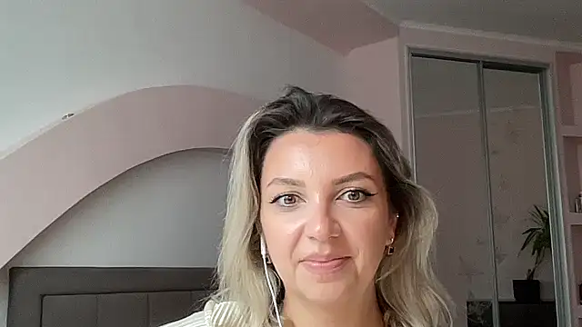 Snapshot of Beautysoul_ chatting on 09/11/25, 10:59 Beautysoul  online show from 09/11/25, 10:59