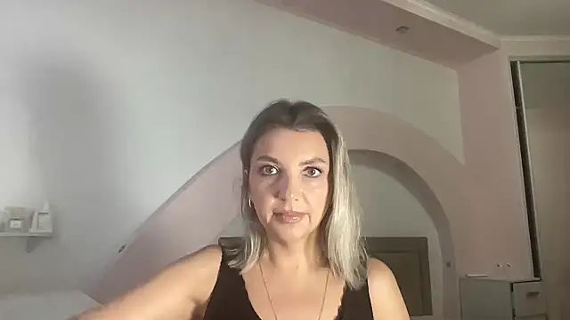 Snapshot of Beautysoul_ chatting on 09/19/25, 01:45 Beautysoul  online show from 09/19/25, 01:45