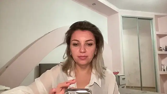 Snapshot of Beautysoul_ chatting on 10/25/25, 06:24 Beautysoul  online show from 10/25/25, 06:24