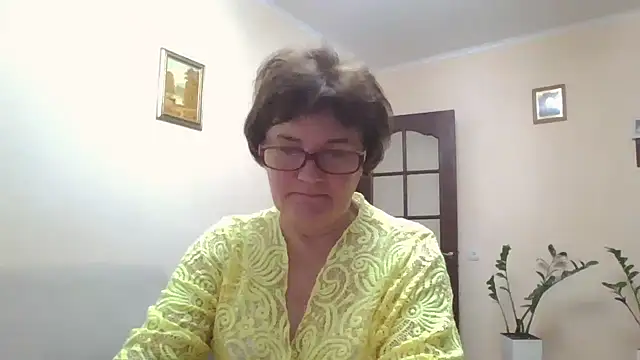 Snapshot of Galina56301 chatting on 10/23/25, 04:06 Galina56301 online show from 10/23/25, 04:06