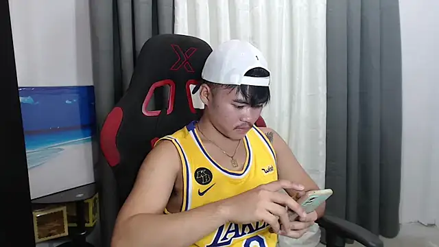 hot emman online show from 09/18/25, 08:27