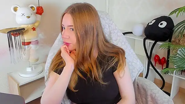 Lillie Berry online show from 10/18/25, 04:48