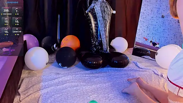 Lillie Berry online show from 10/31/25, 05:08