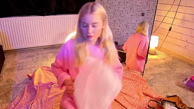 Lillie Berry online show from 02/24/26, 04:32