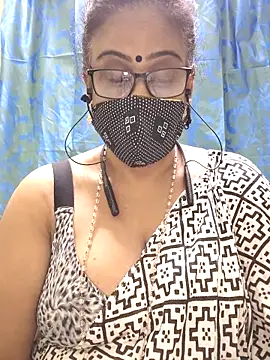 sweet-lotus online show from 11/17/25, 04:46