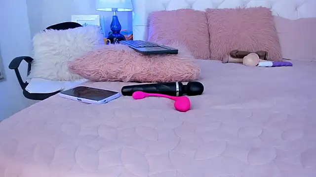 Yara Bliss  online show from 11/17/25, 04:13