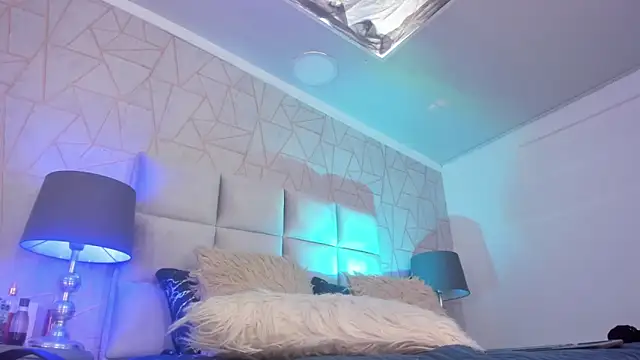 Yara Bliss  online show from 12/13/25, 07:53