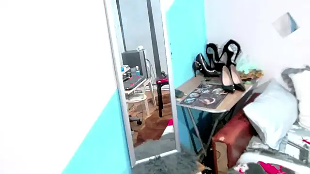 Snapshot of katyandre chatting on 11/06/25, 05:03 katyandre online show from 11/06/25, 05:03