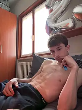 Snapshot of twinkethan07 chatting on 01/19/26, 01:15 twinkethan07 online show from 01/19/26, 01:15