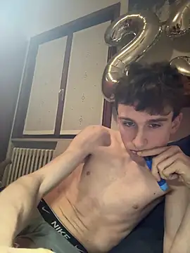 Snapshot of twinkethan07 chatting on 02/02/26, 01:37 twinkethan07 online show from 02/02/26, 01:37