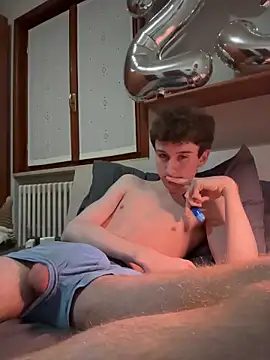 Snapshot of twinkethan07 chatting on 03/23/26, 01:09 twinkethan07 online show from 03/23/26, 01:09