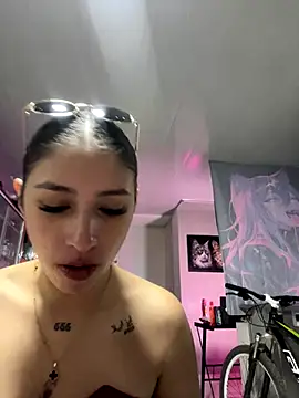 Snapshot of AriaBliss- chatting on 09/20/25, 03:18 AriaBliss- online show from 09/20/25, 03:18