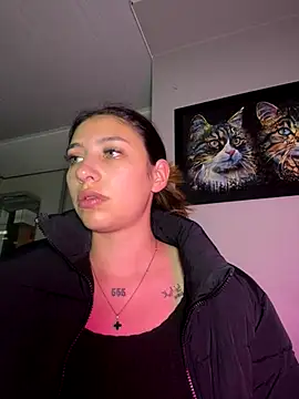 Snapshot of AriaBliss- chatting on 09/22/25, 03:30 AriaBliss- online show from 09/22/25, 03:30