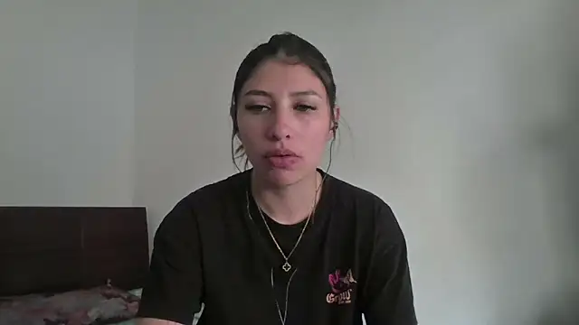 Snapshot of AriaBliss- chatting on 09/29/25, 02:55 AriaBliss- online show from 09/29/25, 02:55