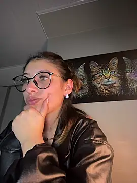 Snapshot of AriaBliss- chatting on 10/12/25, 03:38 AriaBliss- online show from 10/12/25, 03:38