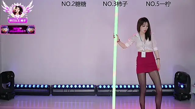 Snapshot of ERA_luoluo chatting on 12/17/25, 11:05 ERA luoluo online show from 12/17/25, 11:05