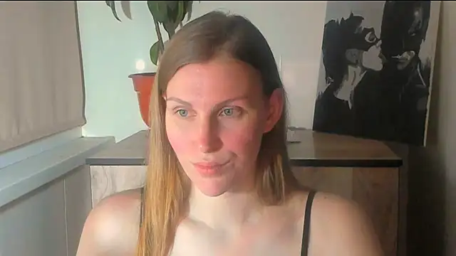 Snapshot of JuliaMuuun chatting on 04/08/26, 10:21 JuliaMuuun online show from 04/08/26, 10:21