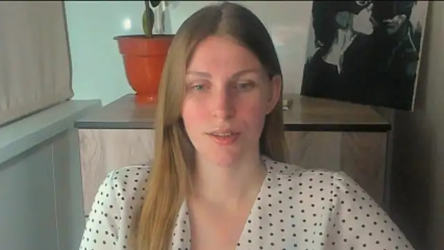 Snapshot of JuliaMuuun chatting on 04/15/26, 10:32 JuliaMuuun online show from 04/15/26, 10:32