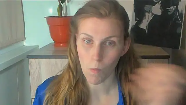 Snapshot of JuliaMuuun chatting on 04/18/26, 08:09 JuliaMuuun online show from 04/18/26, 08:09