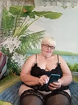 Snapshot of VioletSweet5566 chatting on 07/14/26, 05:56 VioletSweet5566 online show from 07/14/26, 05:56