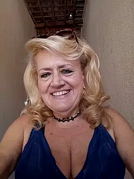 Snapshot of Belladama61 chatting on 09/09/25, 01:10 Belladama61 online show from 09/09/25, 01:10