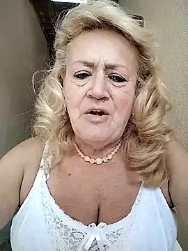 Snapshot of Belladama61 chatting on 09/10/25, 11:32 Belladama61 online show from 09/10/25, 11:32