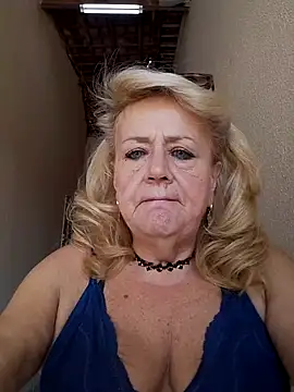 Snapshot of Belladama61 chatting on 09/22/25, 11:12 Belladama61 online show from 09/22/25, 11:12