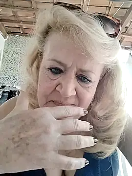 Snapshot of Belladama61 chatting on 10/13/25, 12:05 Belladama61 online show from 10/13/25, 12:05