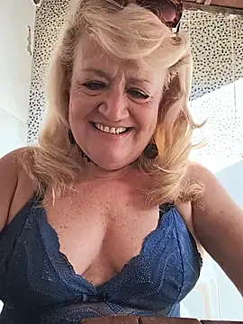 Snapshot of Belladama61 chatting on 07/05/26, 10:33 Belladama61 online show from 07/05/26, 10:33