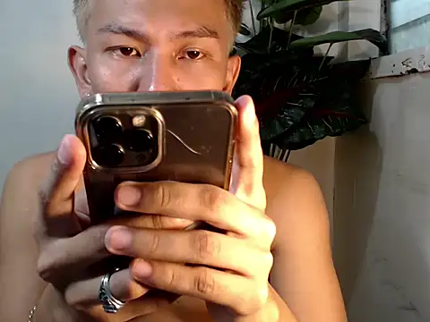 Snapshot of RalfAsian25 chatting on 09/17/25, 05:53 RalfAsian25 online show from 09/17/25, 05:53