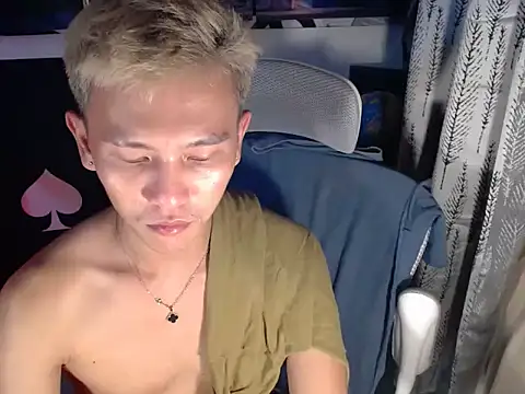 Snapshot of RalfAsian25 chatting on 04/04/26, 11:40 RalfAsian25 online show from 04/04/26, 11:40