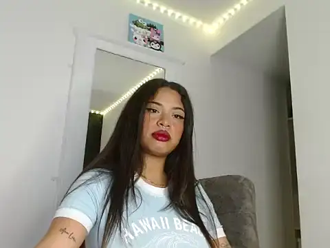 Snapshot of reina_reina chatting on 09/23/25, 01:08 reina reina online show from 09/23/25, 01:08