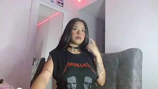 Snapshot of reina_reina chatting on 10/17/25, 11:18 reina reina online show from 10/17/25, 11:18