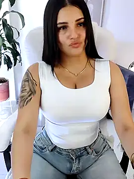 Snapshot of Julieta92_ chatting on 02/04/26, 05:41 Julieta92 online show from 02/04/26, 05:41