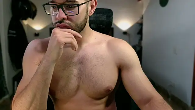 Snapshot of jacobmuscle4u chatting on 10/17/25, 03:03 jacobmuscle4u online show from 10/17/25, 03:03