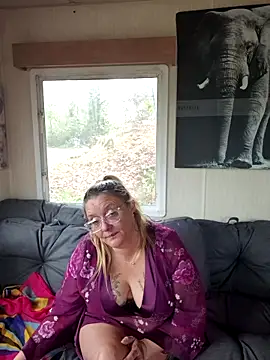 Snapshot of Misspapillon1840 chatting on 11/06/25, 09:21 Misspapillon1840 online show from 11/06/25, 09:21