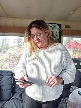 Snapshot of Misspapillon1840 chatting on 11/16/25, 08:53 Misspapillon1840 online show from 11/16/25, 08:53