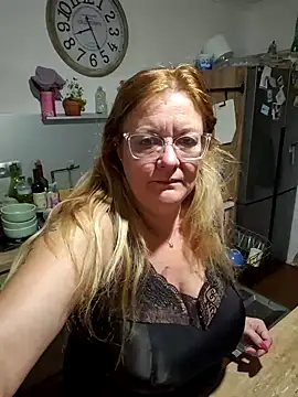 Snapshot of Misspapillon1840 chatting on 11/28/25, 06:27 Misspapillon1840 online show from 11/28/25, 06:27