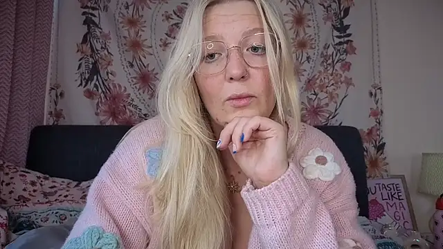 Snapshot of Daisyxoxo_ chatting on 10/16/25, 08:26 Daisyxoxo online show from 10/16/25, 08:26