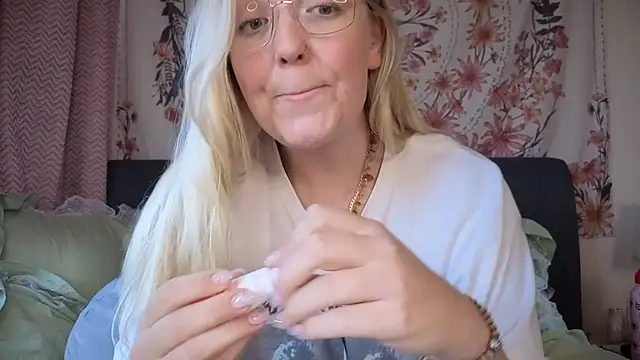 Snapshot of Daisyxoxo_ chatting on 11/13/25, 09:41 Daisyxoxo online show from 11/13/25, 09:41