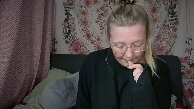 Snapshot of Daisyxoxo_ chatting on 12/05/25, 09:40 Daisyxoxo online show from 12/05/25, 09:40