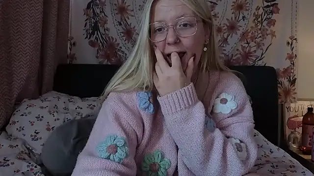 Snapshot of Daisyxoxo_ chatting on 03/03/26, 09:48 Daisyxoxo online show from 03/03/26, 09:48