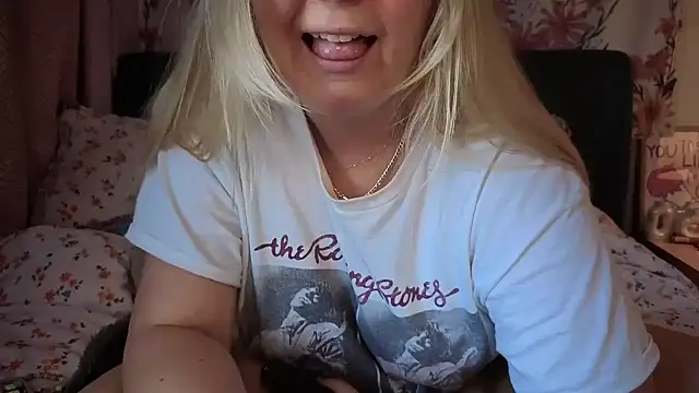 Snapshot of Daisyxoxo_ chatting on 03/05/26, 10:00 Daisyxoxo online show from 03/05/26, 10:00