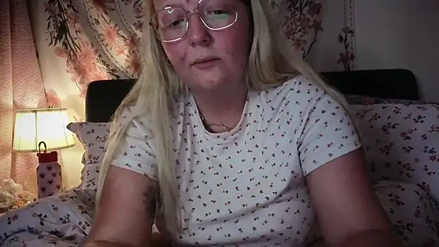 Daisyxoxo  online show from 05/18/26, 08:58
