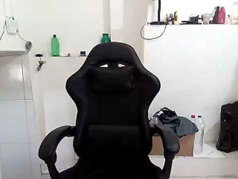 Snapshot of moreno25centimetro chatting on 11/12/25, 05:35 moreno25centimetro online show from 11/12/25, 05:35