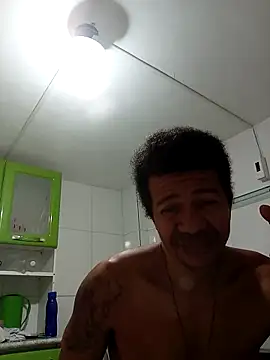 Snapshot of moreno25centimetro chatting on 11/21/25, 10:14 moreno25centimetro online show from 11/21/25, 10:14