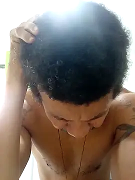 Snapshot of moreno25centimetro chatting on 11/27/25, 11:12 moreno25centimetro online show from 11/27/25, 11:12