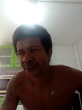 Snapshot of moreno25centimetro chatting on 12/18/25, 01:50 moreno25centimetro online show from 12/18/25, 01:50