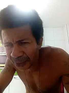 Snapshot of moreno25centimetro chatting on 12/19/25, 02:35 moreno25centimetro online show from 12/19/25, 02:35