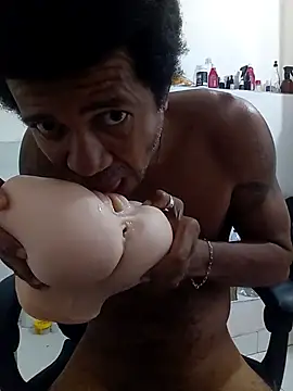 Snapshot of moreno25centimetro chatting on 01/12/26, 05:51 moreno25centimetro online show from 01/12/26, 05:51